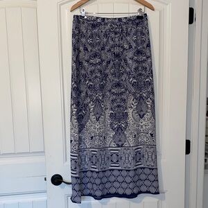 Faded Glory Navy and White Maxi Skirt size Medium